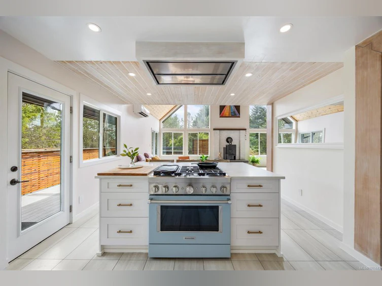 1975 Clamshell Drive, Gabriola Island, BC, V0R 1X6 - 2