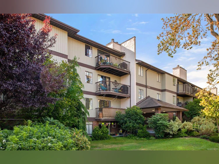 114-1655 Begbie Street, Victoria, BC, V8R 1L4 - 2