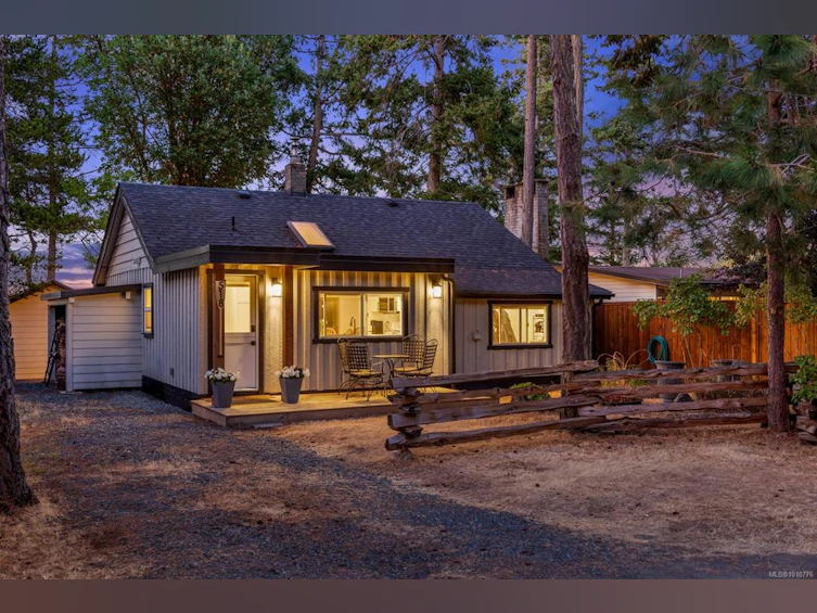 518 Windslow Road, Comox, BC, V9M 3T8 - 2