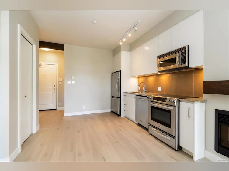 319-1375 Bear Mountain Pkwy, Langford, BC, V9B 0C9 - 8