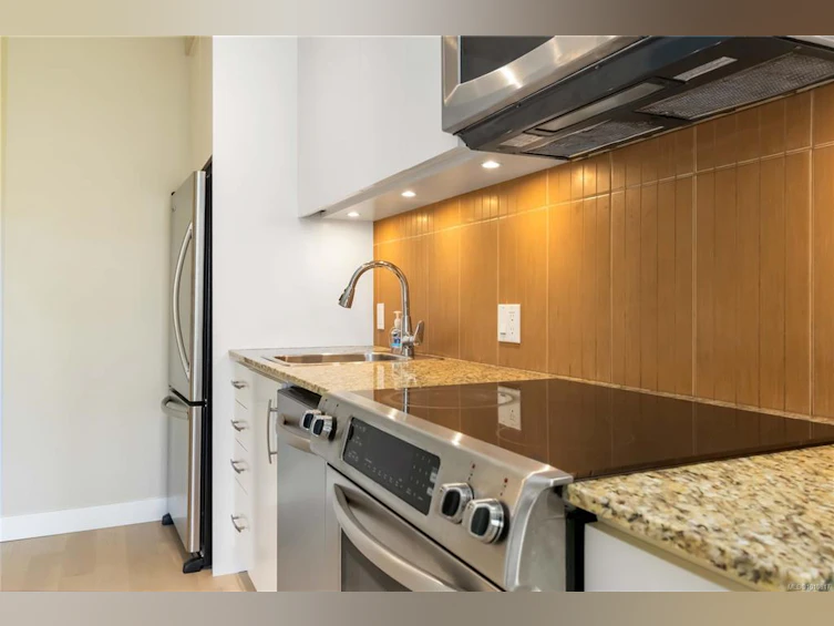 319-1375 Bear Mountain Pkwy, Langford, BC, V9B 0C9 - 9