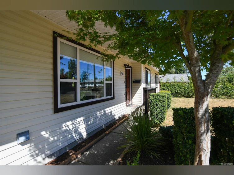 1964 Robb Avenue, Comox, BC, V9M 2E4 - 2