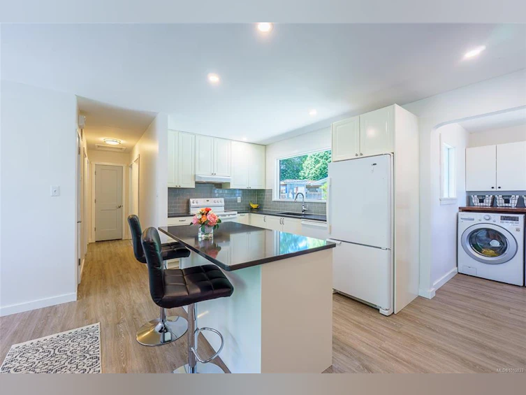 255 Otter Street, Ucluelet, BC, V0R 3A0 - 7