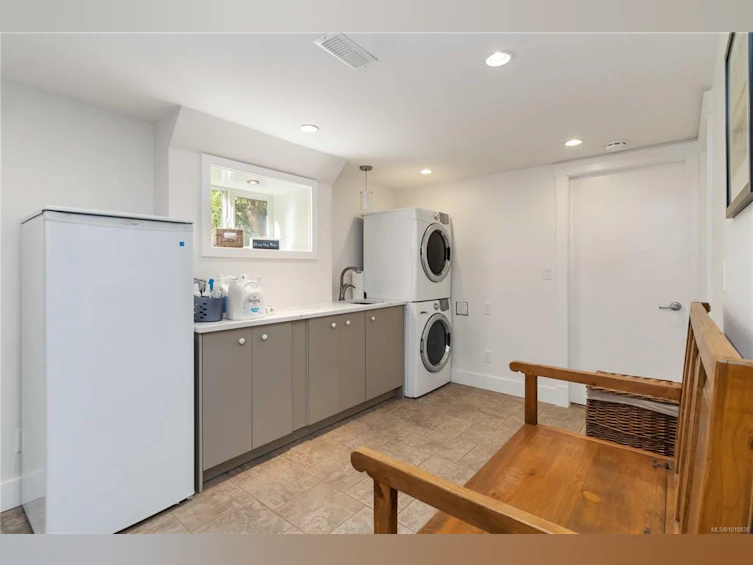 3854 Ascot Drive, Saanich, BC, V8P 3S1 - 30