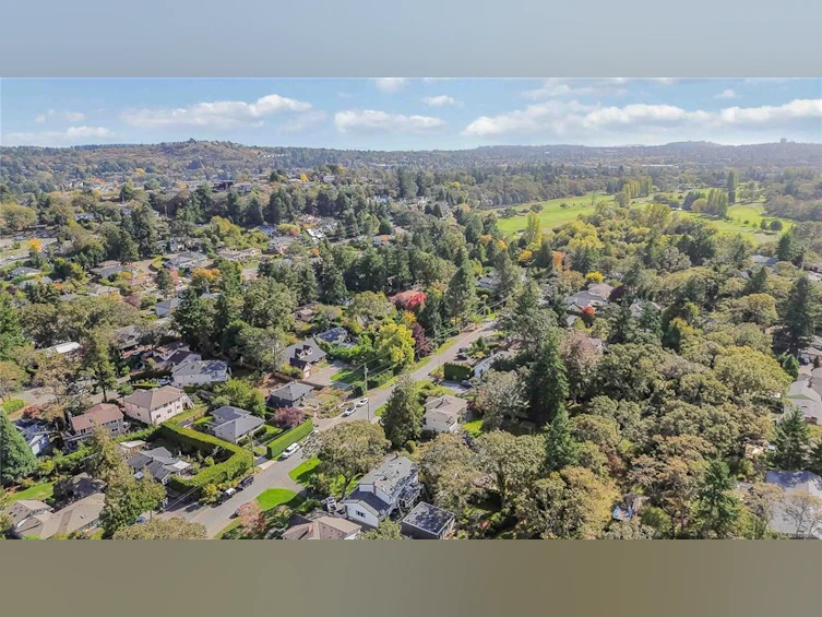 3854 Ascot Drive, Saanich, BC, V8P 3S1 - 56