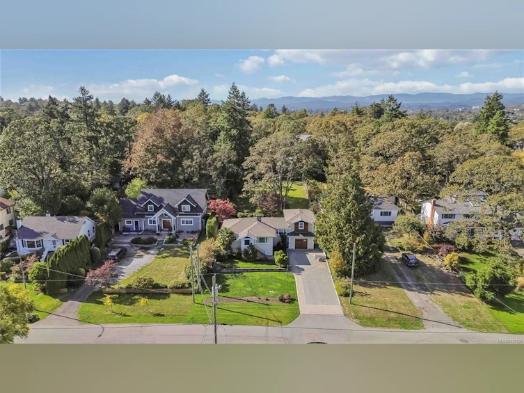 3854 Ascot Drive, Saanich, BC, V8P 3S1 - 53