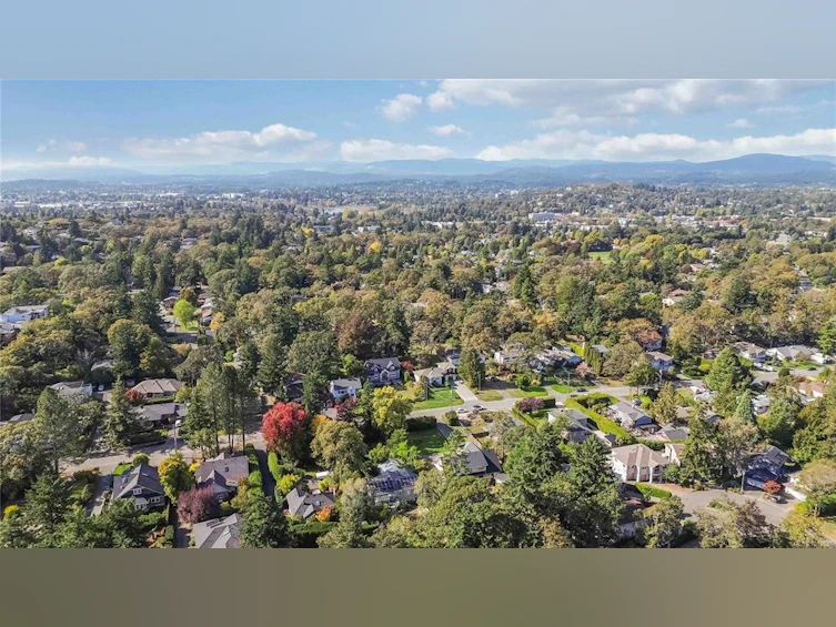 3854 Ascot Drive, Saanich, BC, V8P 3S1 - 55