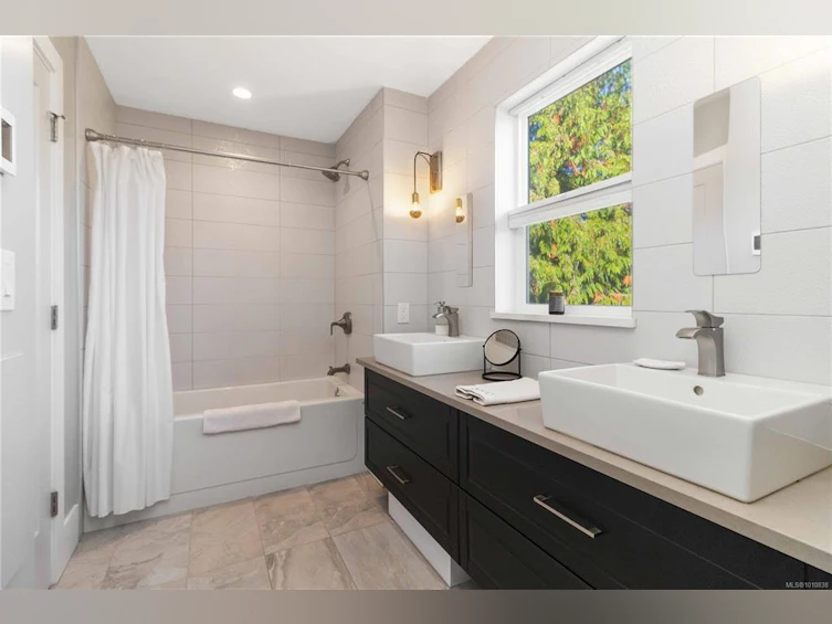 3854 Ascot Drive, Saanich, BC, V8P 3S1 - 39
