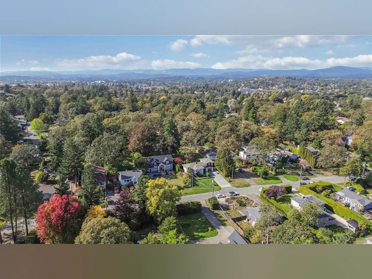 3854 Ascot Drive, Saanich, BC, V8P 3S1 - 54