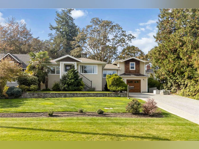 3854 Ascot Drive, Saanich, BC, V8P 3S1