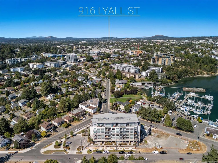 105-916 Lyall Street, Esquimalt, BC, V9A 5E6 - 32