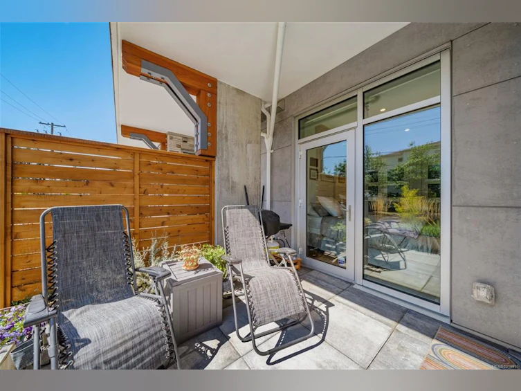 105-916 Lyall Street, Esquimalt, BC, V9A 5E6 - 23
