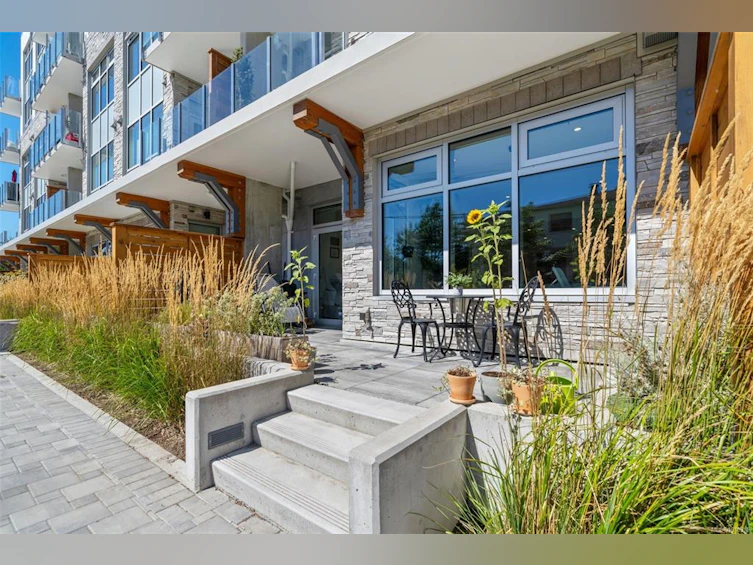105-916 Lyall Street, Esquimalt, BC, V9A 5E6