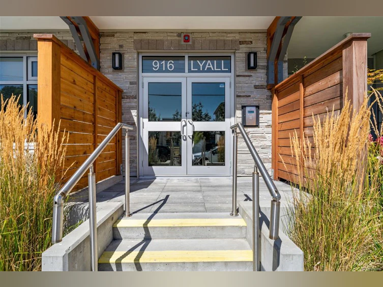 105-916 Lyall Street, Esquimalt, BC, V9A 5E6 - 4