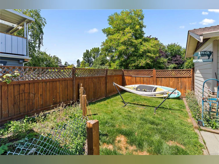 2015 Linda Place, Sidney, BC, V8L 2N4 - 34