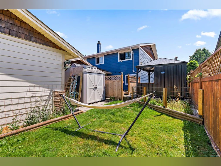 2015 Linda Place, Sidney, BC, V8L 2N4 - 24