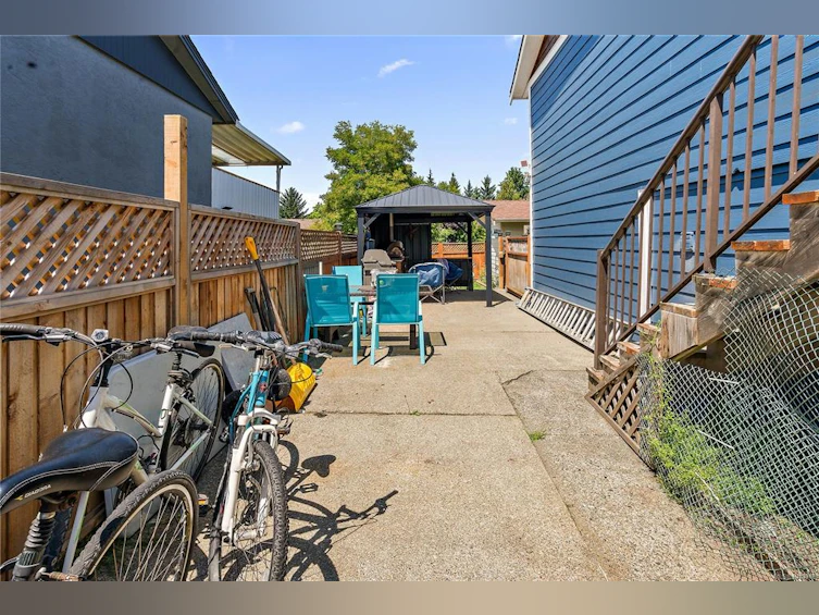 2015 Linda Place, Sidney, BC, V8L 2N4 - 38