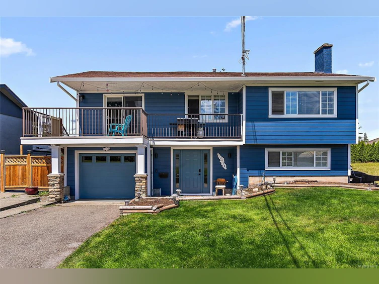 2015 Linda Place, Sidney, BC, V8L 2N4
