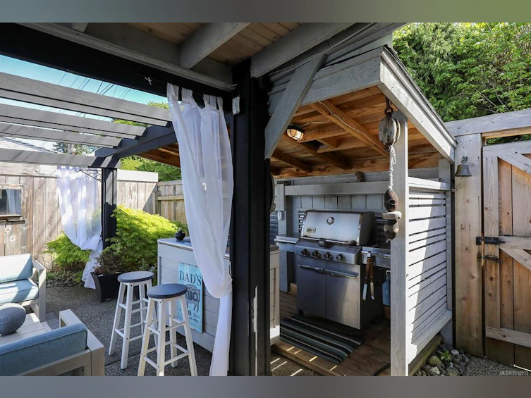 2935 W Island Highway, Qualicum Beach, BC, V9K 2H2 - 35