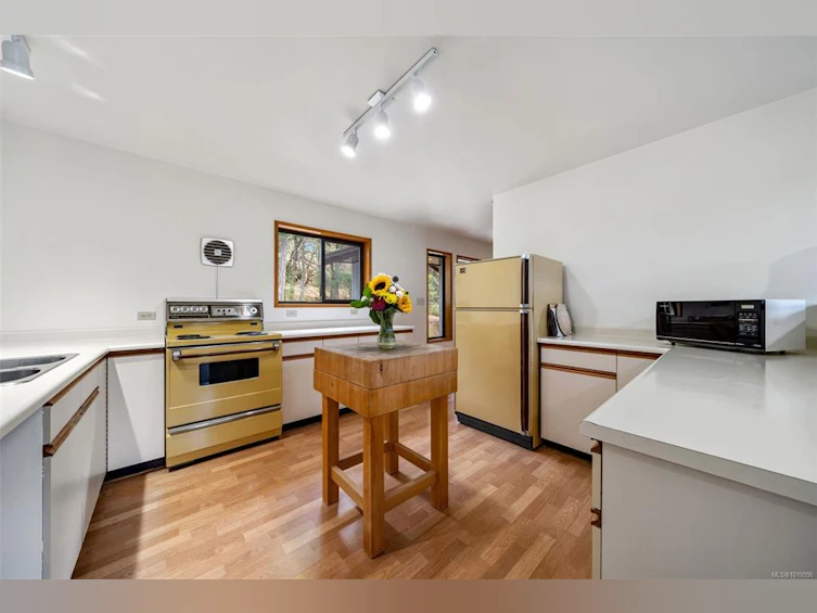 1618 Davies Road, Highlands, BC, V9B 6E8 - 12