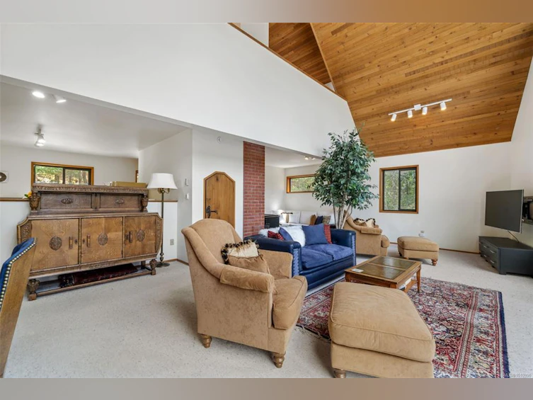 1618 Davies Road, Highlands, BC, V9B 6E8 - 6