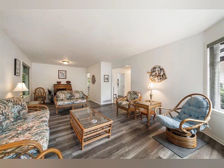 18 North Shore Road, Lake Cowichan, BC, V0R 2G0 - 11