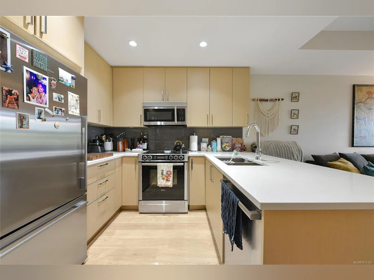 104-3912 Carey Road, Saanich, BC, V8Z 4E2 - 5