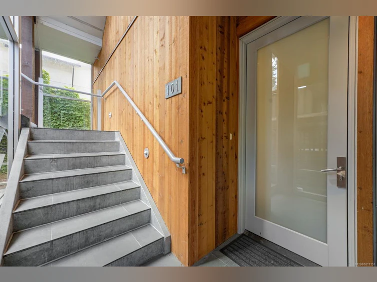 101-851 Verdier Avenue, Central Saanich, BC, V8M 1C5 - 2