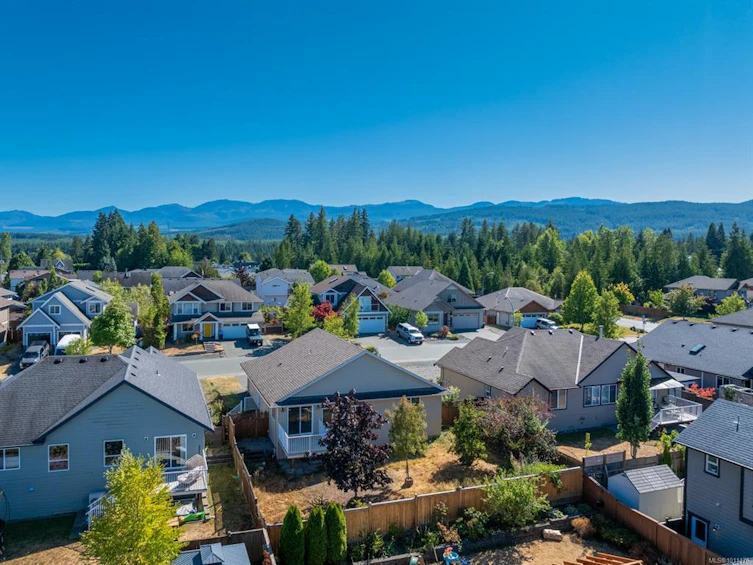 2674 Rydal Avenue, Cumberland, BC, V0R 1S0 - 34