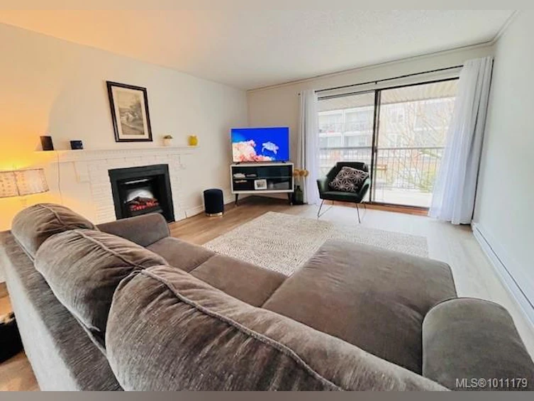 201-585 S Dogwood Street, Campbell River, BC, V9W 6T6 - 2