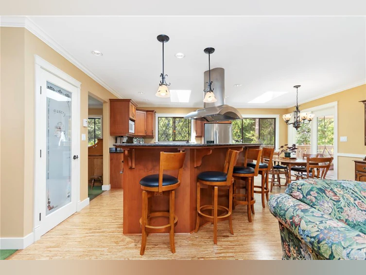 1881 Llewellyn Place, North Saanich, BC, V8L 1G4 - 11
