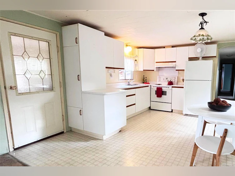 990 Riley Road, French Creek, BC, V9P 2B4 - 7