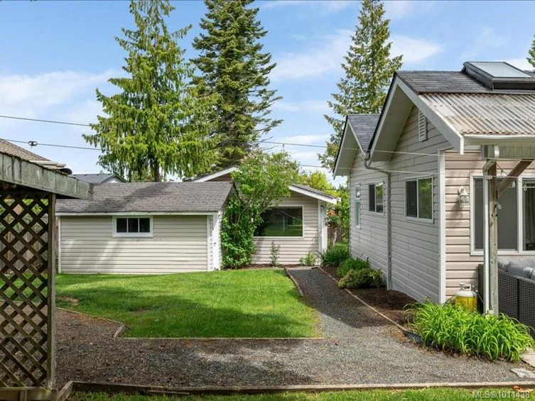 521 Arbutus Street, Qualicum Beach, BC, V9K 1K8 - 55
