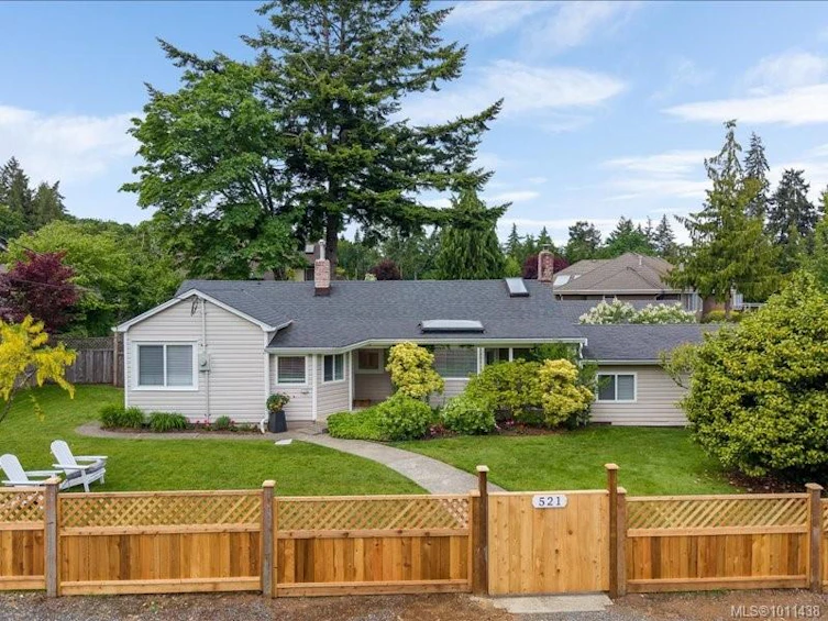 521 Arbutus Street, Qualicum Beach, BC, V9K 1K8
