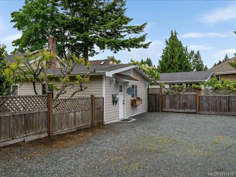 521 Arbutus Street, Qualicum Beach, BC, V9K 1K8 - 11