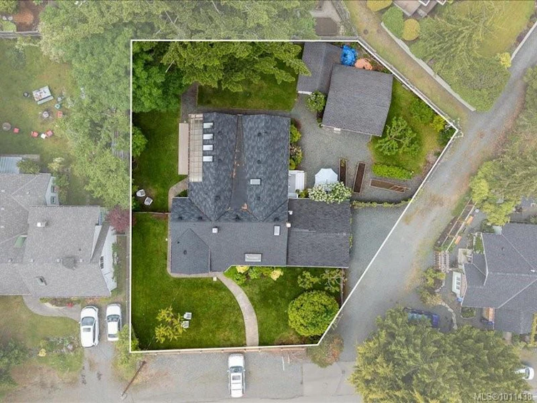 521 Arbutus Street, Qualicum Beach, BC, V9K 1K8 - 2