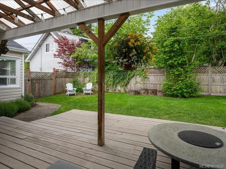 521 Arbutus Street, Qualicum Beach, BC, V9K 1K8 - 39