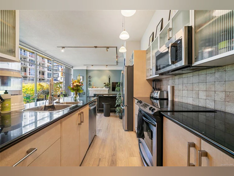 210-845 Yates Street, Victoria, BC, V3W 4A3 - 4