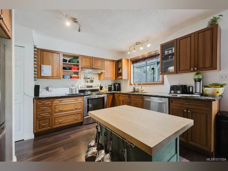 1616 Agnew Avenue, Saanich, BC, V8N 5M6 - 4