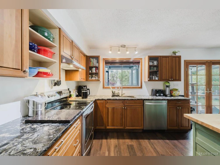 1616 Agnew Avenue, Saanich, BC, V8N 5M6 - 3