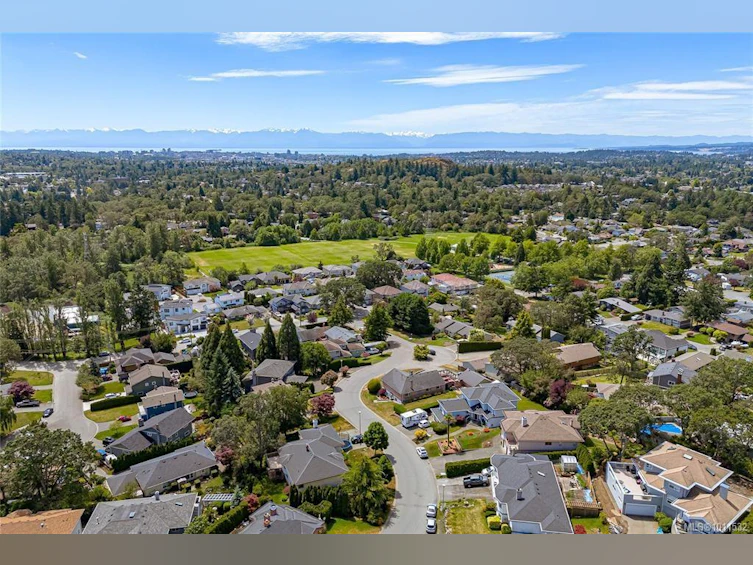 4228 Westervelt Place, Saanich, BC, V8X 4W5 - 42