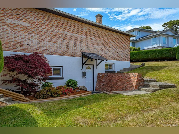4228 Westervelt Place, Saanich, BC, V8X 4W5 - 18