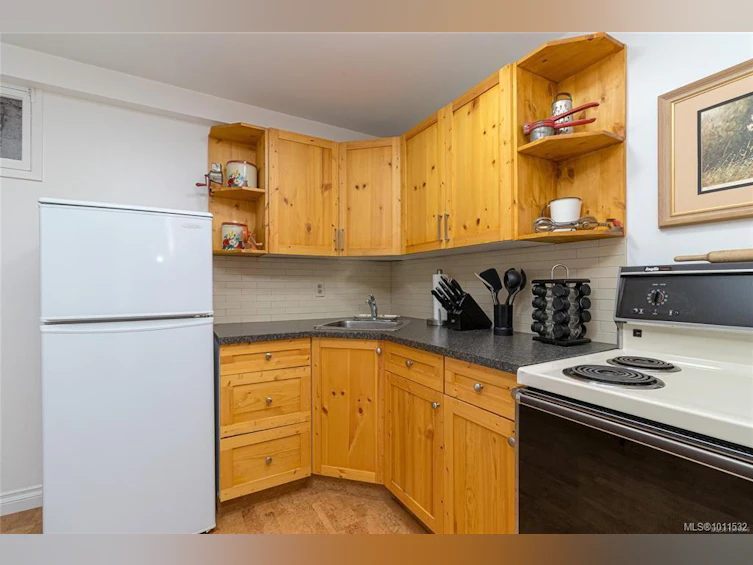 4228 Westervelt Place, Saanich, BC, V8X 4W5 - 24