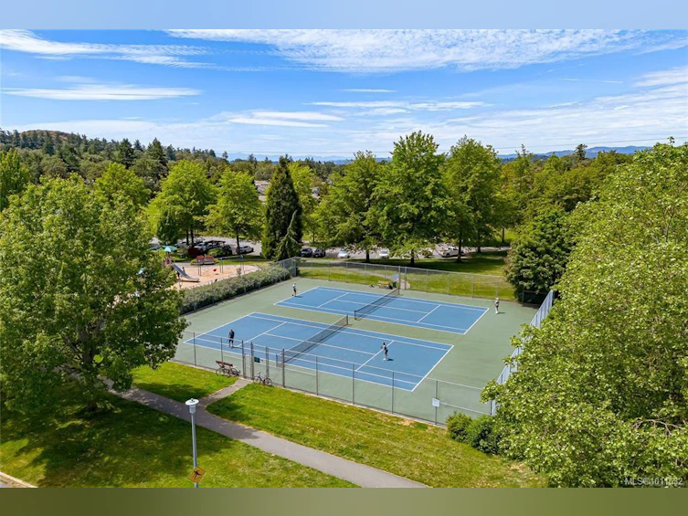 4228 Westervelt Place, Saanich, BC, V8X 4W5 - 43