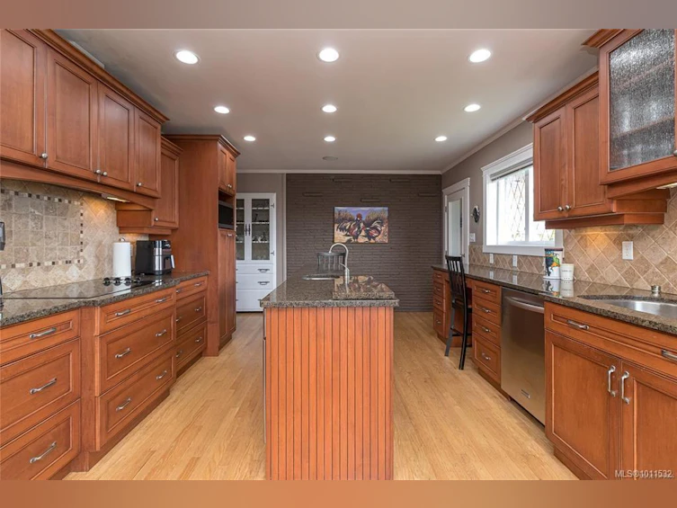 4228 Westervelt Place, Saanich, BC, V8X 4W5 - 6