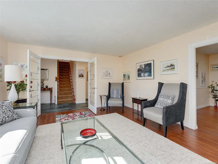 4958 Wesley Road, Saanich, BC, V8Y 1Y9 - 3
