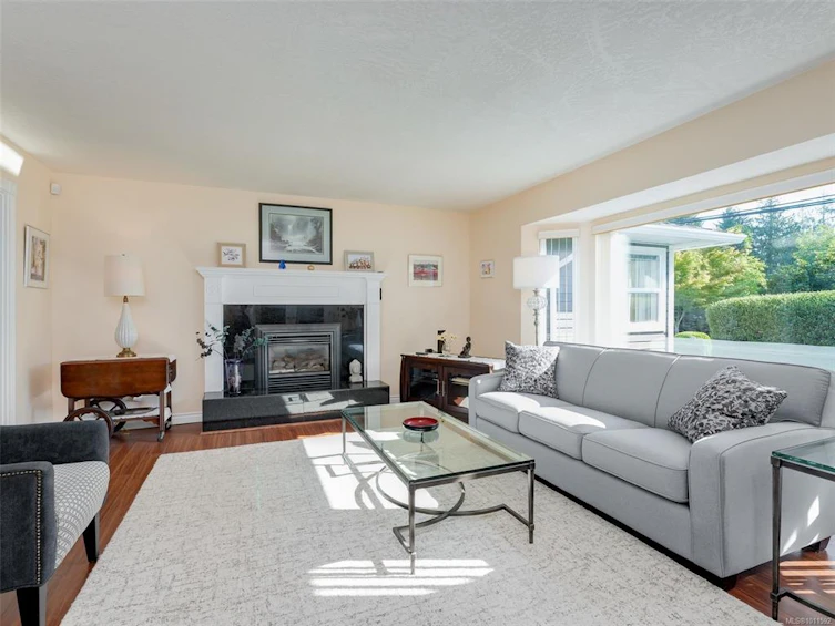 4958 Wesley Road, Saanich, BC, V8Y 1Y9 - 2