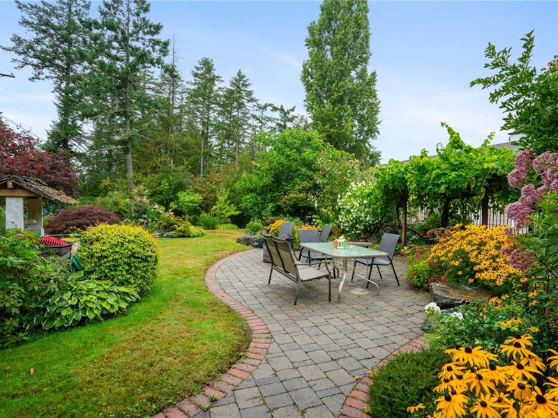 714 Bradley Dyne Road, North Saanich BC V8L 5G9