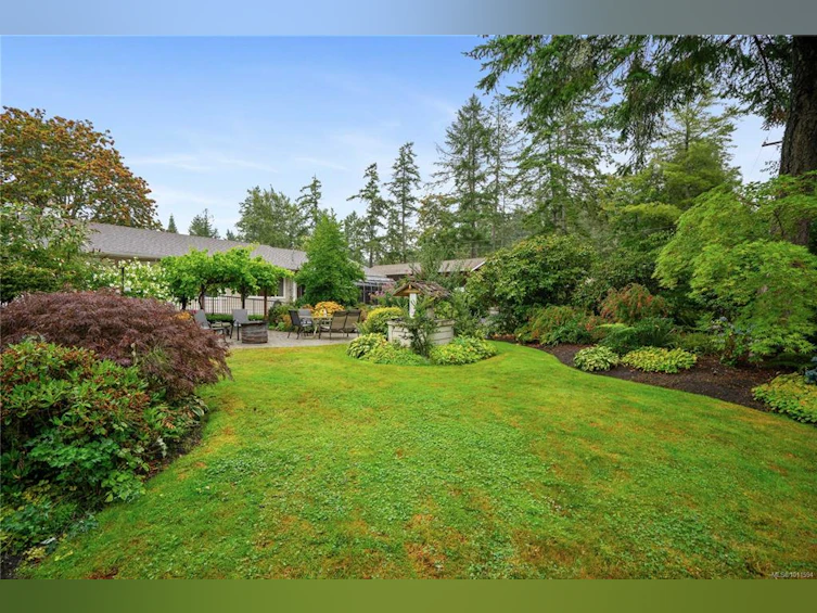 714 Bradley Dyne Road, North Saanich, BC, V8L 5G9 - 57