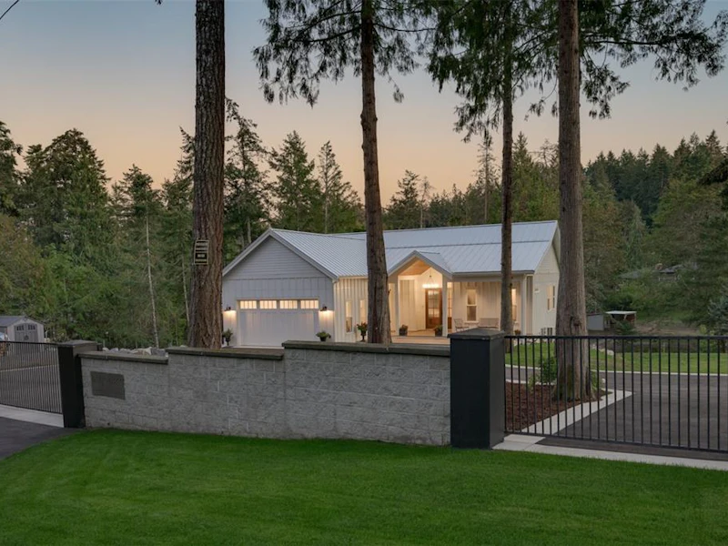 471 Green Mountain Road, Saanich BC V9E 2B4